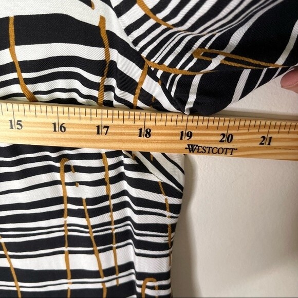 Welcome to my closet! - Picture 10 of 13